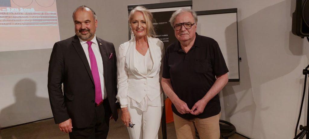 “ČOVJEK I PROSTOR”: Hrvati i Austrijanci zajedno u Beču uživali u arhitektonskom opusu Radovana Tajdera “ČOVJEK I PROSTOR”: Hrvati i Austrijanci zajedno u Beču uživali u arhitektonskom opusu Radovana Tajdera