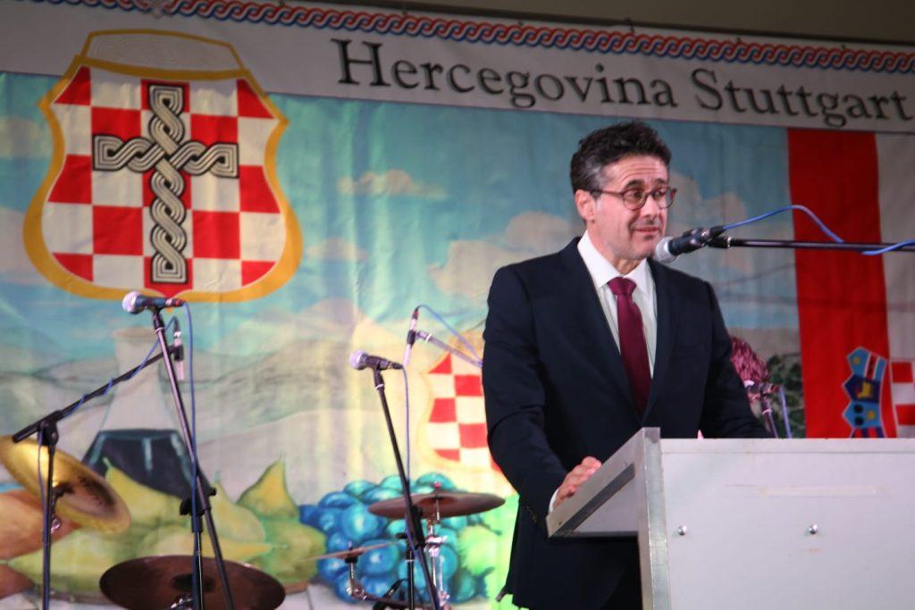 (FOTO) VELIKA ZABAVA NA HERCEGOVAČKOJ VEČERI: U Filderstadtu kod Stuttgarta okupilo se oko 1.400 Hrvata i njihovih prijatelja... (FOTO) VELIKA ZABAVA NA HERCEGOVAČKOJ VEČERI: U Filderstadtu kod Stuttgarta okupilo se oko 1.400 Hrvata i njihovih prijatelja...