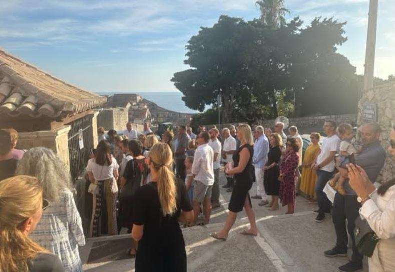 NAKON 330 GODINA U DUBROVNIKU: Biskup Glasnović služio misu i blagoslovio obnovljenu kapelicu Svetog Križa na Posatu NAKON 330 GODINA U DUBROVNIKU: Biskup Glasnović služio misu i blagoslovio obnovljenu kapelicu Svetog Križa na Posatu