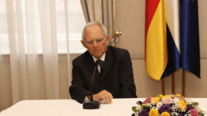 BERLIN / MAINZ Wolfgang Schäuble: „Njemačka si više ne može priuštiti dosadašnju politiku azila” BERLIN / MAINZ Wolfgang Schäuble: „Njemačka si više ne može priuštiti dosadašnju politiku azila”