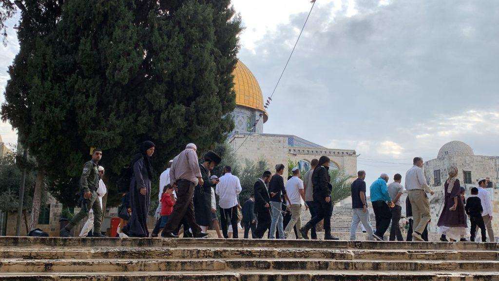 JERUZALEM: Deseci izraelskih doseljenika upali u kompleks džamije Al-Aksa JERUZALEM: Deseci izraelskih doseljenika upali u kompleks džamije Al-Aksa