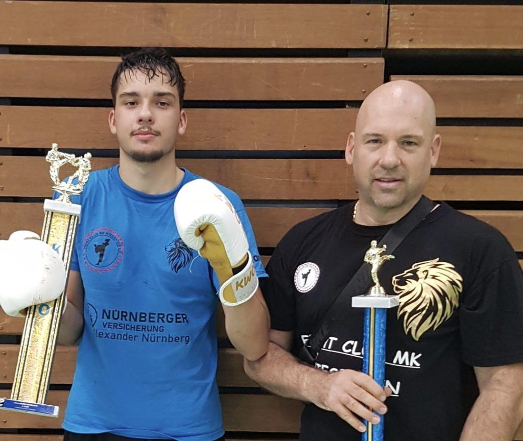 USPJEŠAN BORBENI PUT 19-GODIŠNJEG HRVATA U NJEMAČKOJ: Nakon 11 svjetskih titule koje je osvojio u juniorskoj konkurenciji, sad je prvak i u seniorskoj USPJEŠAN BORBENI PUT 19-GODIŠNJEG HRVATA U NJEMAČKOJ: Nakon 11 svjetskih titule koje je osvojio u juniorskoj konkurenciji, sad je prvak i u seniorskoj