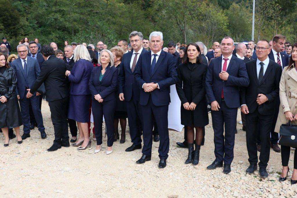 TIJEKOM POSJETA HRVATIMA FOJNICE I KISELJAKA: Plenković najavio nastavak vladine potpore Hrvatima u BiH