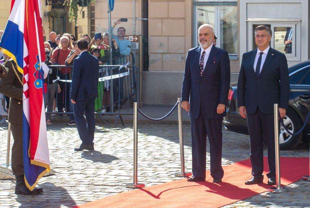 OSUDA TERORIZMA: Plenković i Rama osudili nasilje srpskih paravojnih postrojbi na sjeveru Kosova i pozvali na mjere EU protiv Srbije OSUDA TERORIZMA: Plenković i Rama osudili nasilje srpskih paravojnih postrojbi na sjeveru Kosova i pozvali na mjere EU protiv Srbije