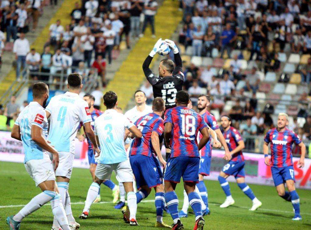 JADRANSKI DERBI NA RUJEVICI: Rijeka savladala Hajduk pogotkom iz jedanaesterca i zasjela na vrh ljestvice HNL-a