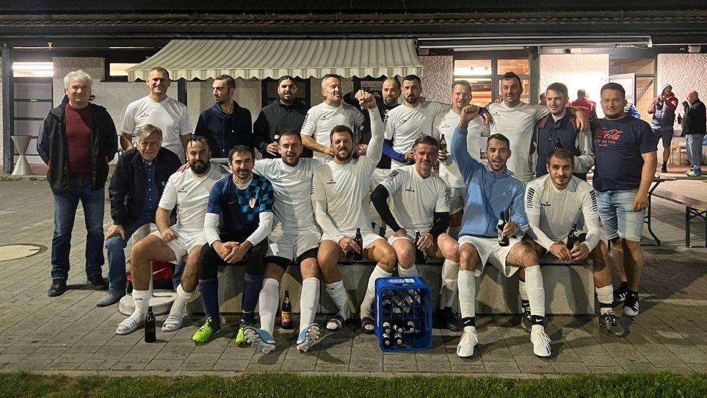 MÜNCHEN: Veterani (32+) Croatije München izborili ulazak u Kreisligu s 3 pogotka Zvonimira Rožića MÜNCHEN: Veterani (32+) Croatije München izborili ulazak u Kreisligu s 3 pogotka Zvonimira Rožića