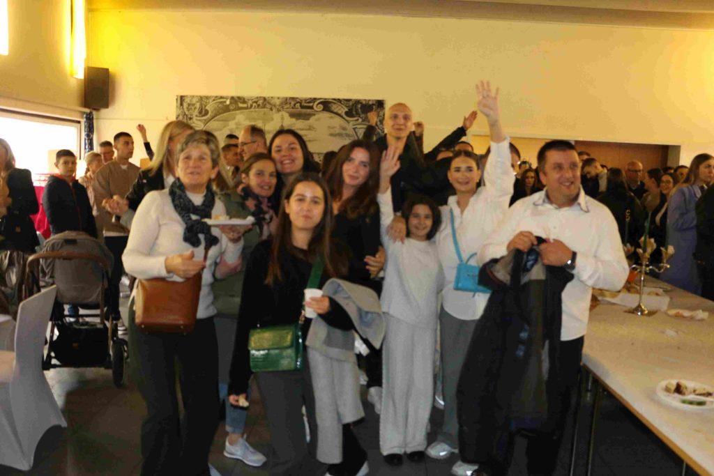 (FOTO) VELIKO SLAVLJE U WIESBADENU: Na Mladu misu fra Nikole Livaje stigao velik broj vjernika iz Wiesbadena, Frankfurta, Mainza i okolice (FOTO) VELIKO SLAVLJE U WIESBADENU: Na Mladu misu fra Nikole Livaje stigao velik broj vjernika iz Wiesbadena, Frankfurta, Mainza i okolice