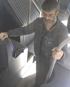 LAŽNA BOMBA U AUTOBUSU U NJEMAČKOJ: Policija traži ovog čovjeka LAŽNA BOMBA U AUTOBUSU U NJEMAČKOJ: Policija traži ovog čovjeka