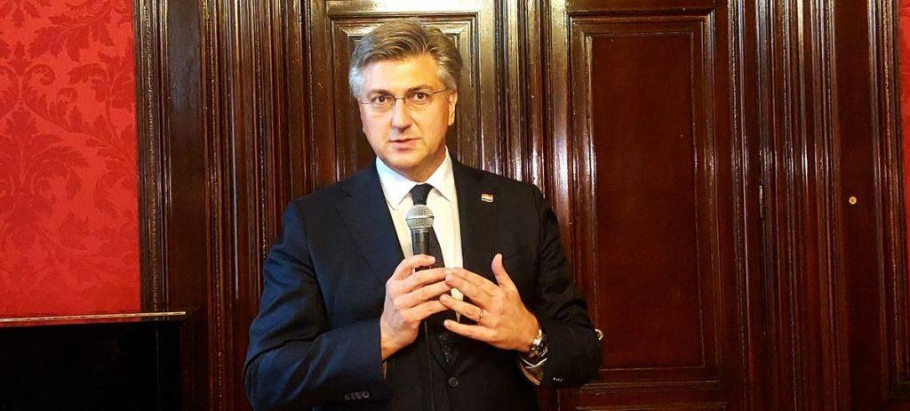 VISOKI STUPANJ SUGLASJA: Plenković u Beču s austrijskim kancelarom o bilaterali, “gorućim” međunarodnim pitanjima i Hrvatima u Austriji VISOKI STUPANJ SUGLASJA: Plenković u Beču s austrijskim kancelarom o bilaterali, “gorućim” međunarodnim pitanjima i Hrvatima u Austriji