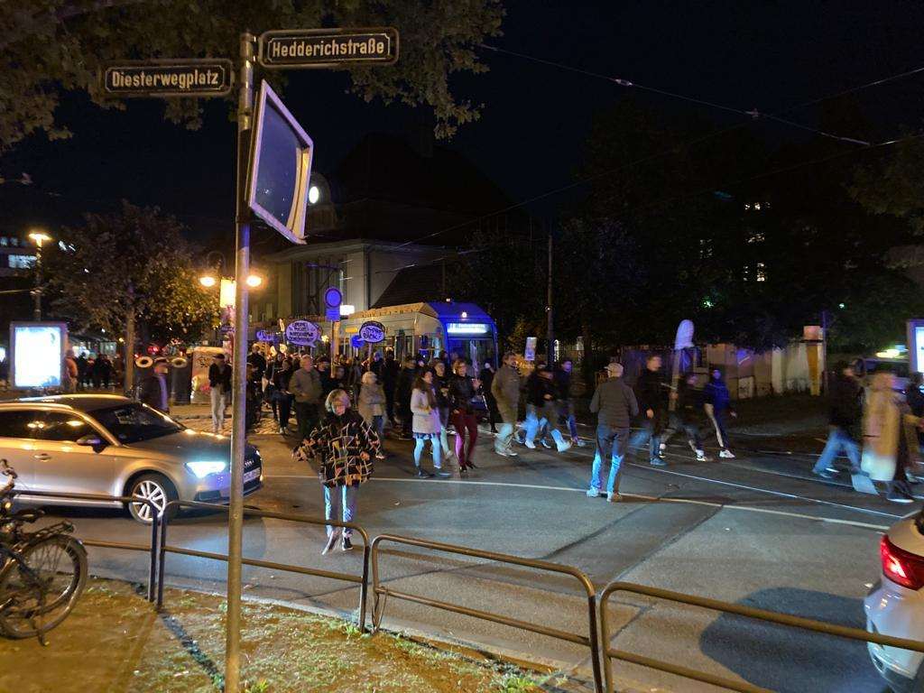 (VIDEO i FOTO) FRANKFURT: Ljevičarski aktivisti organizirali prosvjed protiv uspjeha AfD-a (VIDEO i FOTO) FRANKFURT: Ljevičarski aktivisti organizirali prosvjed protiv uspjeha AfD-a