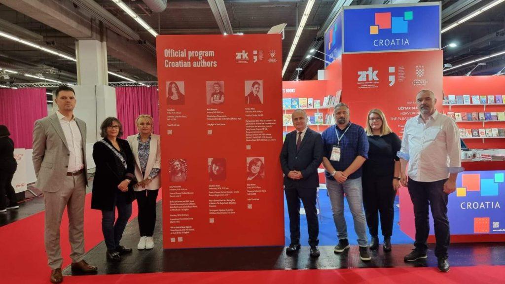 HRVATI NA SAJMU KNJIGA U FRANKFURTU: Osjeti se i vidi da nešto nije kao i svake godine HRVATI NA SAJMU KNJIGA U FRANKFURTU: Osjeti se i vidi da nešto nije kao i svake godine