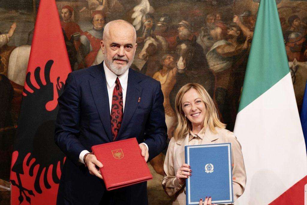 ITALIJA OTVARA DVA MIGRACIJSKA CENTRA U ALBANIJI: Planira se u njih smjestiti 36.000 migranata godišnje