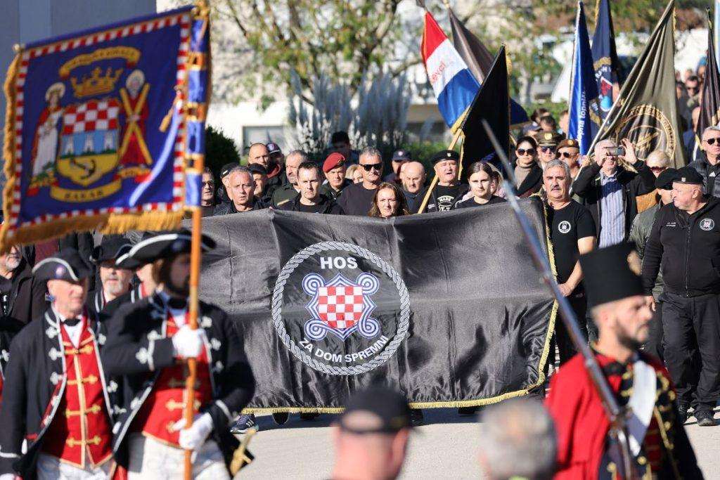 (FOTO) DAN SJEĆANJA NA ŽRTVE ŠKABRNJE: Polaganjem vijenaca završeno obilježavanje 32. obljetnice stradanja hrvatskih civila i branitelja u Škabrnji (FOTO) DAN SJEĆANJA NA ŽRTVE ŠKABRNJE: Polaganjem vijenaca završeno obilježavanje 32. obljetnice stradanja hrvatskih civila i branitelja u Škabrnji