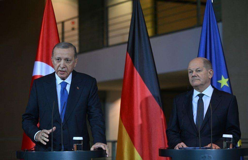 ERDOGAN U NJEMAČKOJ: Ako Njemačkoj i Turskoj pođe za rukom izboriti prekid vatre postoji šansa da se regija izvuče iz ovog vatrenog obruča ERDOGAN U NJEMAČKOJ: Ako Njemačkoj i Turskoj pođe za rukom izboriti prekid vatre postoji šansa da se regija izvuče iz ovog vatrenog obruča