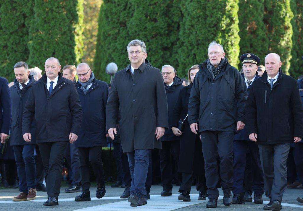 MINISTAR GORDAN GRLIĆ RADMAN: Vukovar i Škabrnja su utkani u temelje hrvatske slobode i povijesti MINISTAR GORDAN GRLIĆ RADMAN: Vukovar i Škabrnja su utkani u temelje hrvatske slobode i povijesti