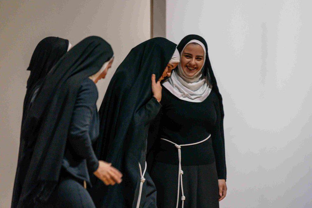 MÜNCHEN: FRAMA oduševila predstavom "Nebo je ono što drži zemlju"