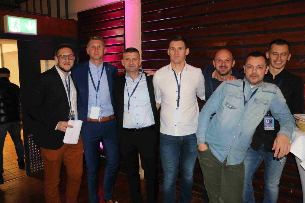 (FOTO) POSAVSKA VEČER U HEUSENSTAMMU: Veliki broj Posavljaka dao podršku FC Posavini Frankfurt (FOTO) POSAVSKA VEČER U HEUSENSTAMMU: Veliki broj Posavljaka dao podršku FC Posavini Frankfurt