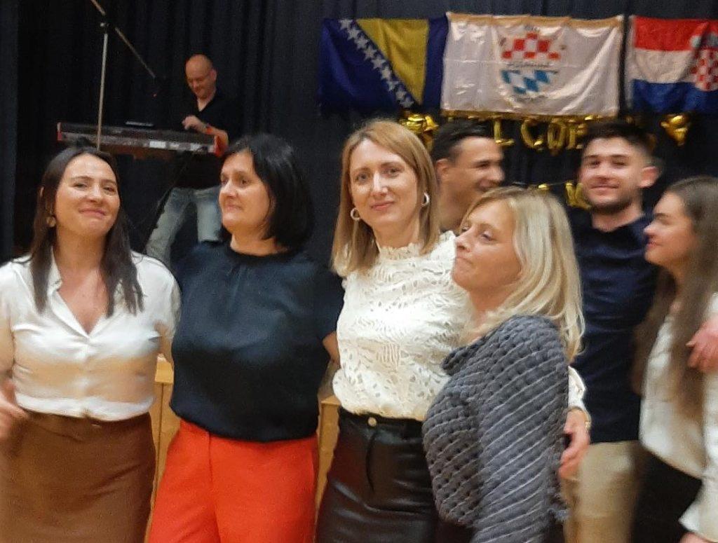 POSAVSKA VEČER U MÜNCHENU: Među više od 1.000 gostiju bilo je najviše mladih ljudi, uživali su u odličnoj zabavi POSAVSKA VEČER U MÜNCHENU: Među više od 1.000 gostiju bilo je najviše mladih ljudi, uživali su u odličnoj zabavi