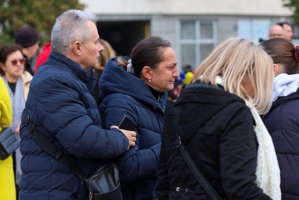 OBITELJI PRITVORENIH NAVIJAČA UPITALE PLENKOVIĆA: Što znače "uskoro dobre vijesti"? OBITELJI PRITVORENIH NAVIJAČA UPITALE PLENKOVIĆA: Što znače "uskoro dobre vijesti"?
