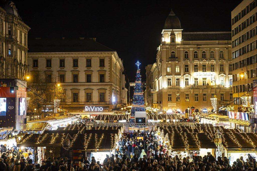 OČARAVAJUĆI ADVENT: Božićni sajam u Budimpešti je jedan od najljepših u Europi OČARAVAJUĆI ADVENT: Božićni sajam u Budimpešti je jedan od najljepših u Europi