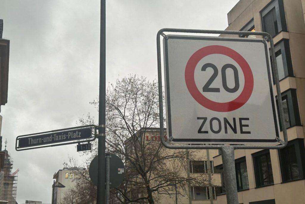 NAJVEĆA DOPUŠTENA BRZINA 20 KM/H: Grad Frankfurt uveo ograničenje brzine u središtu grada
