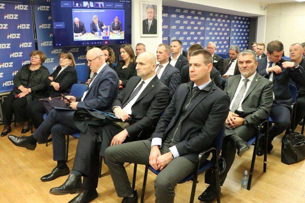 PLENKOVIĆ OSUDIO INCIDENT NAVIJAČA: Hrvatska policija se sigurno nikoga ne boji PLENKOVIĆ OSUDIO INCIDENT NAVIJAČA: Hrvatska policija se sigurno nikoga ne boji