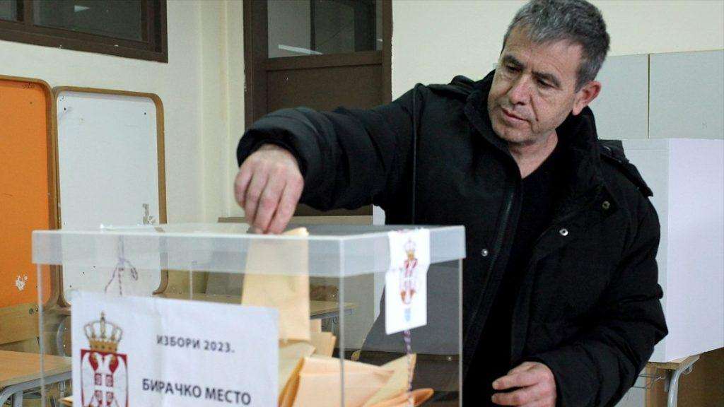 VUČIĆ PROGLASIO POBJEDU: Vodeća srbijanska oporbena koalicija osporila u izbornoj noći "apsolutnu pobjedu" SNS-a VUČIĆ PROGLASIO POBJEDU: Vodeća srbijanska oporbena koalicija osporila u izbornoj noći "apsolutnu pobjedu" SNS-a