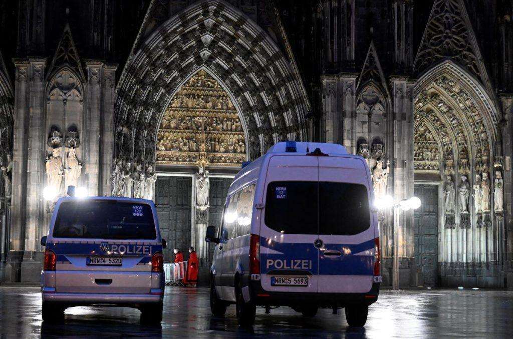 ZBOG OPASNOSTI OD TERORISTIČKOG NAPADA: Katedrala u Kölnu zatvorena za turističke posjete ZBOG OPASNOSTI OD TERORISTIČKOG NAPADA: Katedrala u Kölnu zatvorena za turističke posjete