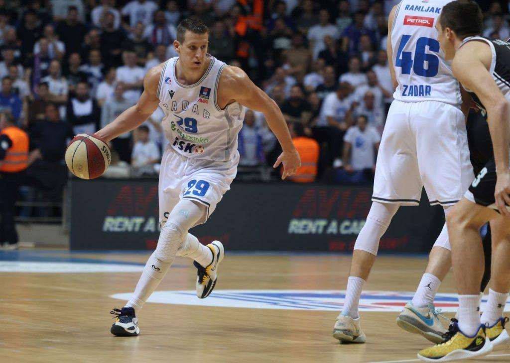 DAR ZADRANIMA ZA BOŽIĆ: Košarkaši Zadra 'pregazili' Partizan briljantnom izvedbom pred 8.500 navijača DAR ZADRANIMA ZA BOŽIĆ: Košarkaši Zadra 'pregazili' Partizan briljantnom izvedbom pred 8.500 navijača