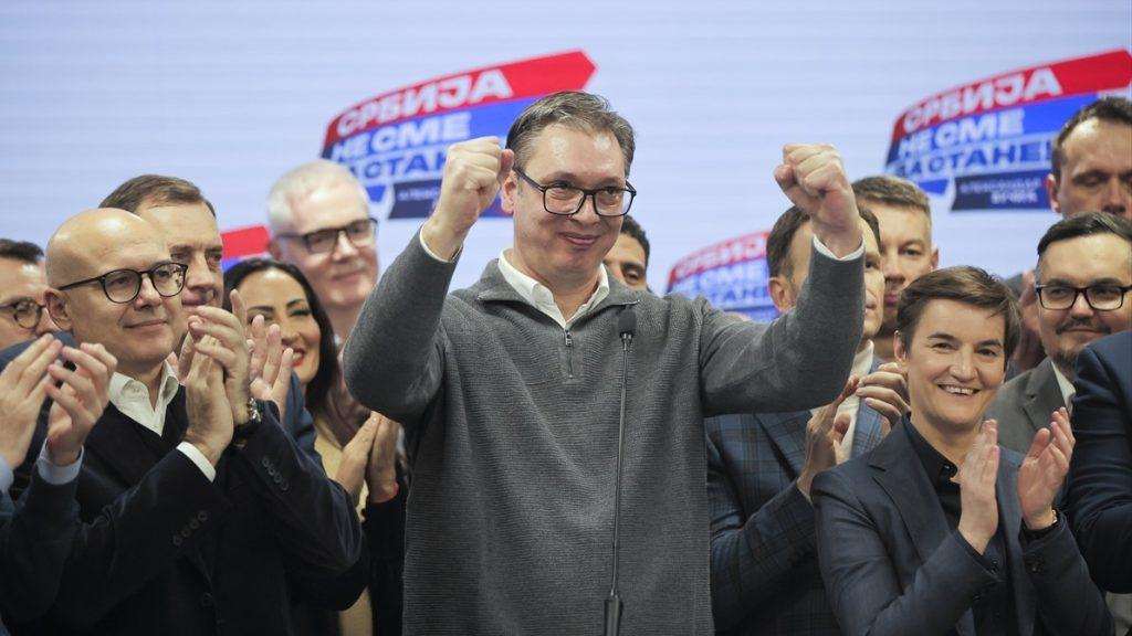 VUČIĆ PROGLASIO POBJEDU: Vodeća srbijanska oporbena koalicija osporila u izbornoj noći "apsolutnu pobjedu" SNS-a VUČIĆ PROGLASIO POBJEDU: Vodeća srbijanska oporbena koalicija osporila u izbornoj noći "apsolutnu pobjedu" SNS-a