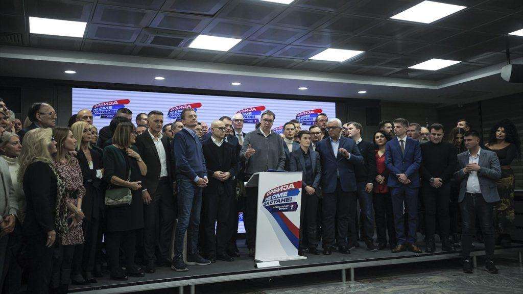 VUČIĆ PROGLASIO POBJEDU: Vodeća srbijanska oporbena koalicija osporila u izbornoj noći "apsolutnu pobjedu" SNS-a VUČIĆ PROGLASIO POBJEDU: Vodeća srbijanska oporbena koalicija osporila u izbornoj noći "apsolutnu pobjedu" SNS-a