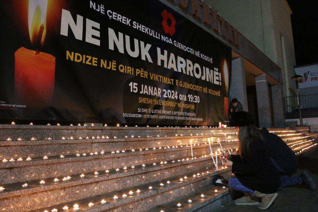 KOSOVO: U Prištini paljenjem svijeća obilježena 25. godišnjica srpskog masakra nad 45 albanskih civila u Račku  