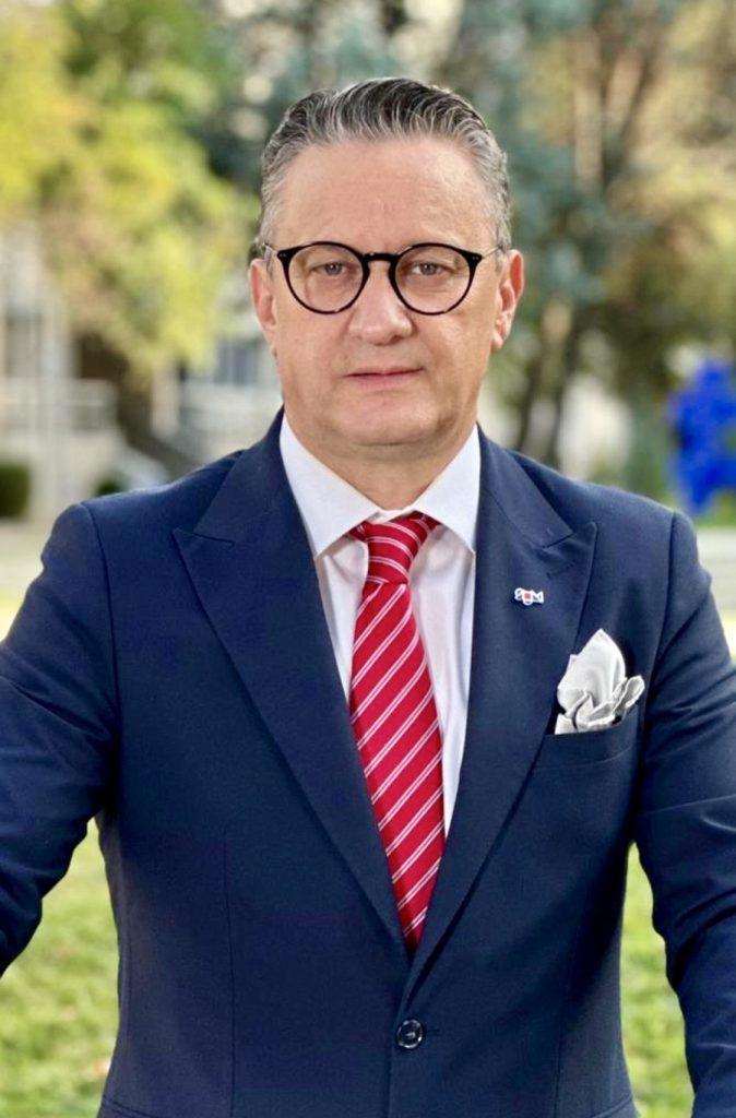 "POLITIČKE KAMPANJE": Strateške promjene političkih kampanja mijenjaju i političare i kandidate "POLITIČKE KAMPANJE": Strateške promjene političkih kampanja mijenjaju i političare i kandidate