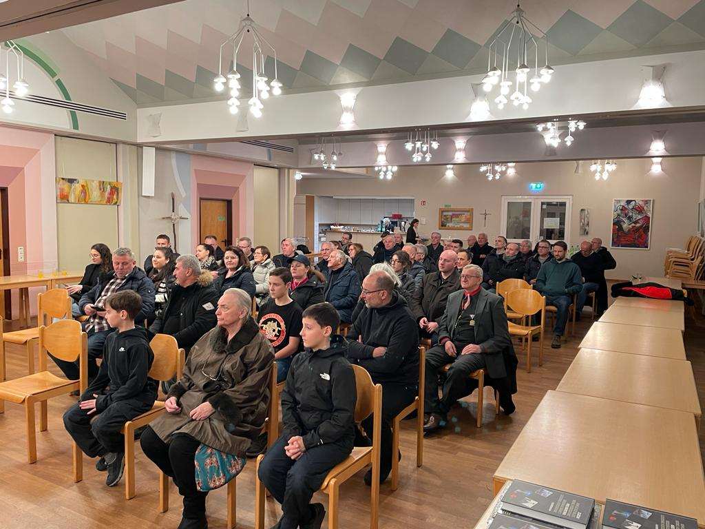 DÜSSELDORF/ESSEN: Dr. Ante Nazor ukazao na pokušaje krivotvorenja povijesti u ratu u BiH DÜSSELDORF/ESSEN: Dr. Ante Nazor ukazao na pokušaje krivotvorenja povijesti u ratu u BiH
