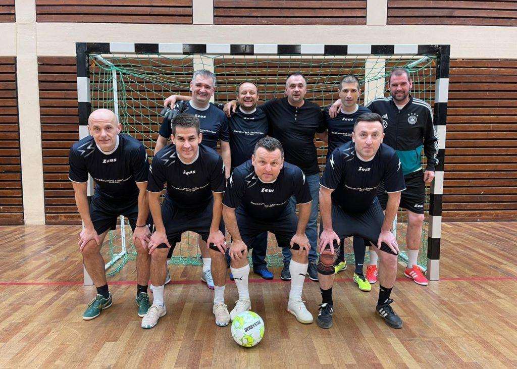 CRO SOCCER CUP ZRINSKOG: Momčadi „Martinsee“ i „Eis Mia“ pobjednici dvodnevnog malonogometnog turnira u Heusenstammu CRO SOCCER CUP ZRINSKOG: Momčadi „Martinsee“ i „Eis Mia“ pobjednici dvodnevnog malonogometnog turnira u Heusenstammu