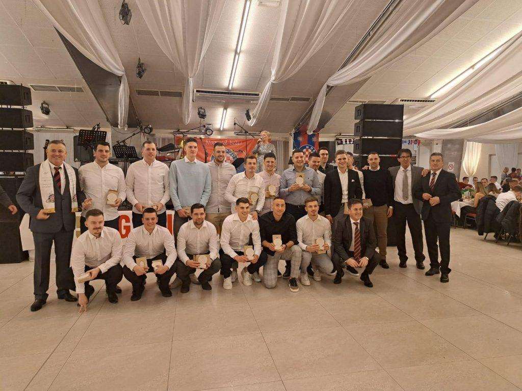 JUBILARNIH POLA STOLJEĆA: Tisuću Hrvata na Hajdukovoj “Biloj noći” u Beču do jutra slavilo 50. godina NK Hajduk JUBILARNIH POLA STOLJEĆA: Tisuću Hrvata na Hajdukovoj “Biloj noći” u Beču do jutra slavilo 50. godina NK Hajduk