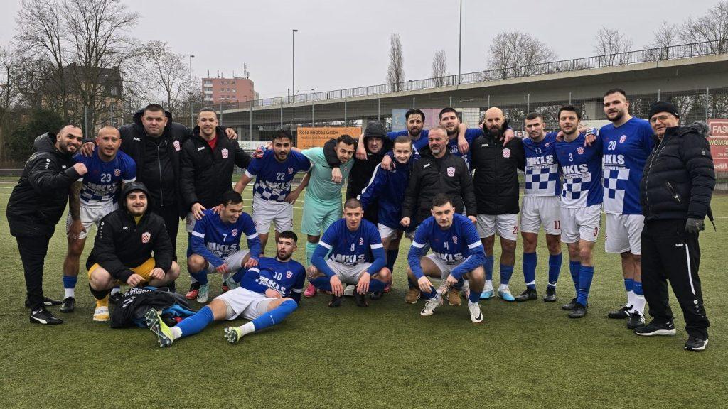 FRANKFURT: Pobjeda prve i težak poraz druge momčadi Croatije Frankfurt FRANKFURT: Pobjeda prve i težak poraz druge momčadi Croatije Frankfurt