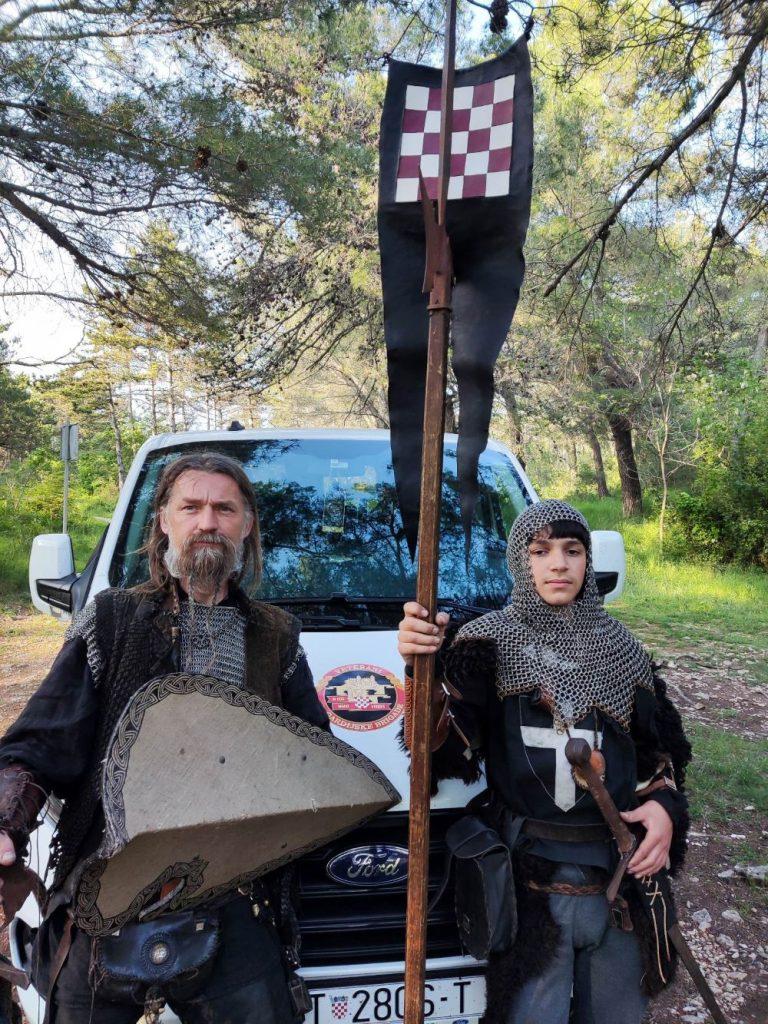OTAC I SIN KAO VITEZOVI: Poznati hrvatski čuvar starina u spotu koji govori o hrvatskim ratnicima OTAC I SIN KAO VITEZOVI: Poznati hrvatski čuvar starina u spotu koji govori o hrvatskim ratnicima