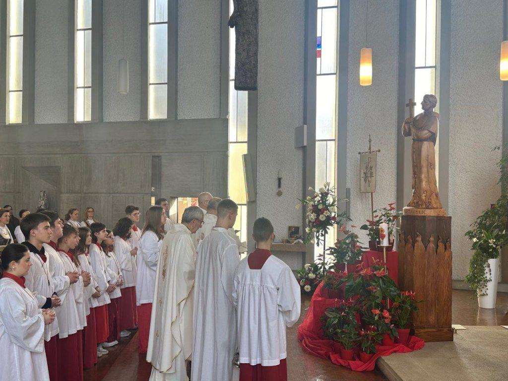 ZAVRŠENA DVODNEVNA PROSLAVA 50. GODIŠNJICE HKZ BALINGEN-EBINGEN: Biskup Pero Sudar poručio hrvatskim iseljenicima “Lijepo je biti Hrvat, unatoč svim poteškoćama!“