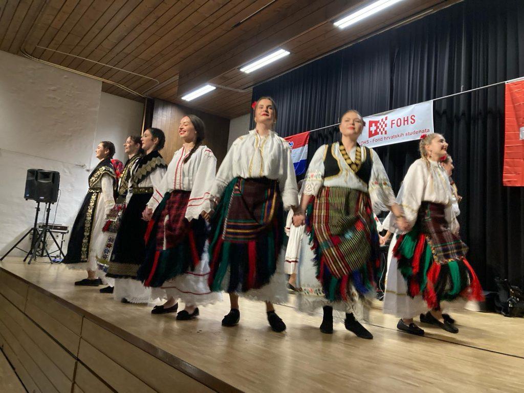 ŠVICARSKA: Studentska večer u Wangen an Aare ŠVICARSKA: Studentska večer u Wangen an Aare