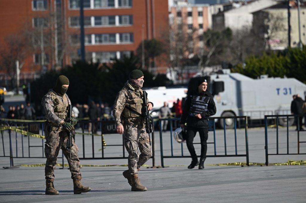NJEMAČKI MEDIJI: Turska policija ubila dvoje napadača u koji pokušali teroristički napad na sud u Istanbulu NJEMAČKI MEDIJI: Turska policija ubila dvoje napadača u koji pokušali teroristički napad na sud u Istanbulu