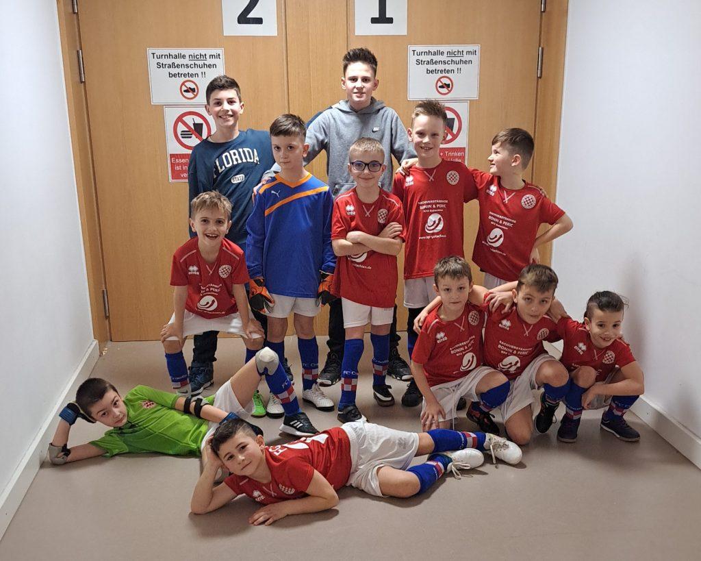OPET NA POBJEDNIČKOM POSTOLJU: U-8 momčad Croatije München osvojila prvo mjesto na turniru u Olympiadorfu OPET NA POBJEDNIČKOM POSTOLJU: U-8 momčad Croatije München osvojila prvo mjesto na turniru u Olympiadorfu