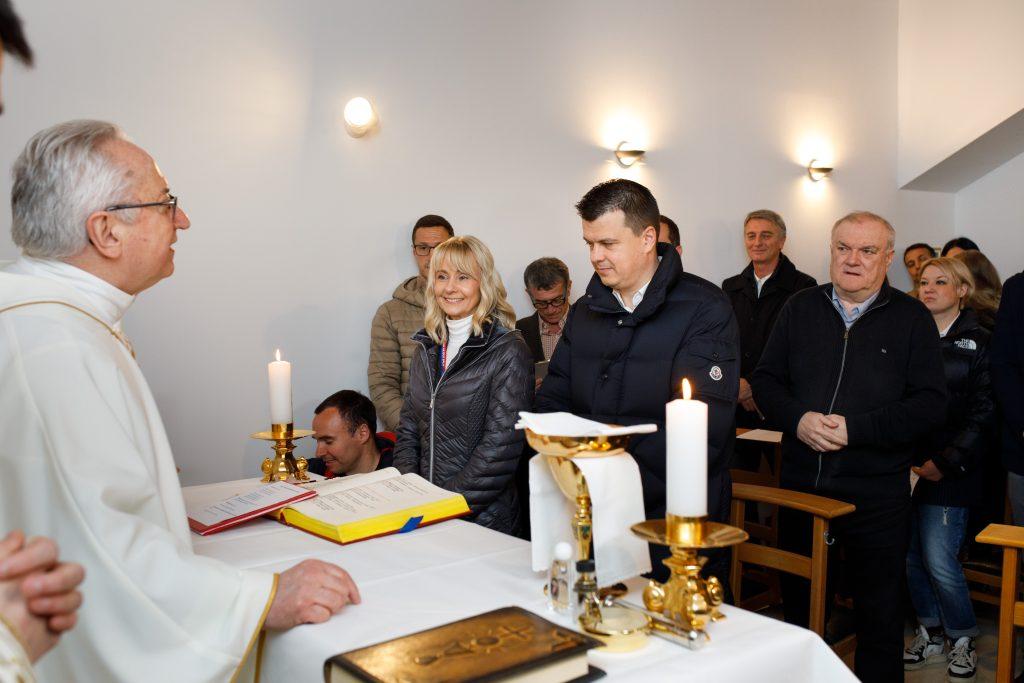 SLUŽENA SV. MISA U POVODU 113. OBLJETNICE KLUBA: Hajduk je "poseban, jedinstven i neponovljiv", a jedan je i od rijetkih klubova čije igrače je dva puta primio Sv. Otac papa Ivan Pavao II. SLUŽENA SV. MISA U POVODU 113. OBLJETNICE KLUBA: Hajduk je "poseban, jedinstven i neponovljiv", a jedan je i od rijetkih klubova čije igrače je dva puta primio Sv. Otac papa Ivan Pavao II.