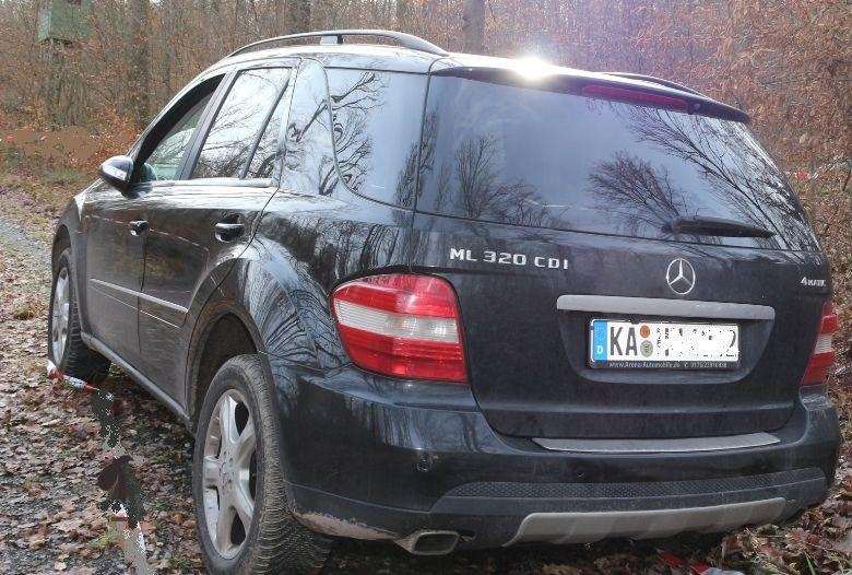 STRAVIČNO UBOJSTVO U KARLSRUHEU: Tijelo muškarca pronađeno pored parkiranog Mercedesa
