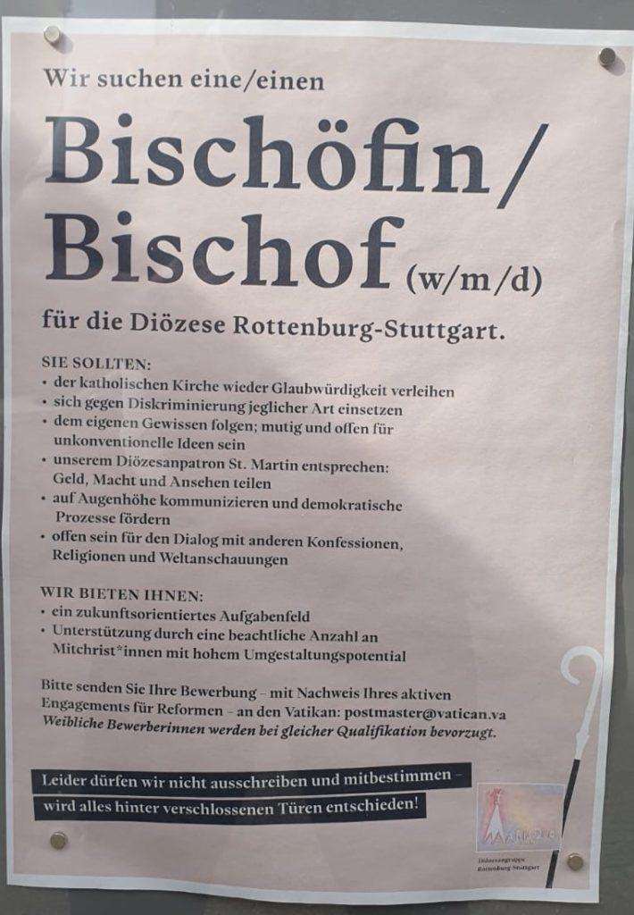 UZURPACIJA OGLASNOG PROSTORA ILI OTVORENO PRKOŠENJE VATIKANU: U Biskupiji Rottenburg-Stuttgart objavljen plakat s tekstom „natječaj za biskupicu ili biskupa“ Plakat postavljen unutar zatvorenog župnog oglasnika na zidu ispred crkve Liebfrauen u župi Bad Cannstatt u Stuttgartu / Foto: Fenix (SIM)