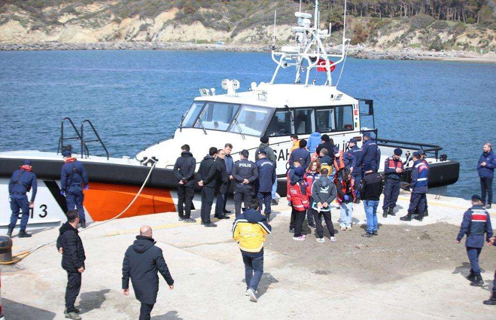 Turski spasitelji s preživjelim migrantima / Foto: Anadolu
