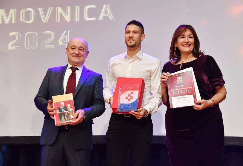 VEČERNJAKOVA DOMOVNICA 2024. U BAD HOMBURGU: Svečanu dodjelu nagrada u nekadašnjoj ljetnoj rezidenciji cara Wilhelma II. pratilo više od 400 uzvanika Petar Budimir, Andrej Kramarić i Dubravka Šuica / Foto: Fenix (Željko Cindrić)
