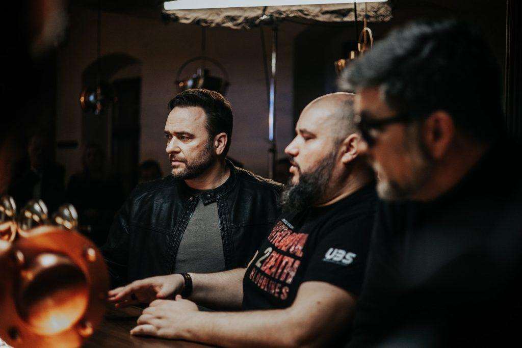 ZA ULOGU SE PRIJAVILO VIŠE OD 1.000 MLADIĆA: Ulogu u holivudskom filmu hrvatskog redatelja dobio 13-godišnjak iz Stuttgarta ZA ULOGU SE PRIJAVILO VIŠE OD 1.000 MLADIĆA: Ulogu u holivudskom filmu hrvatskog redatelja dobio 13-godišnjak iz Stuttgarta