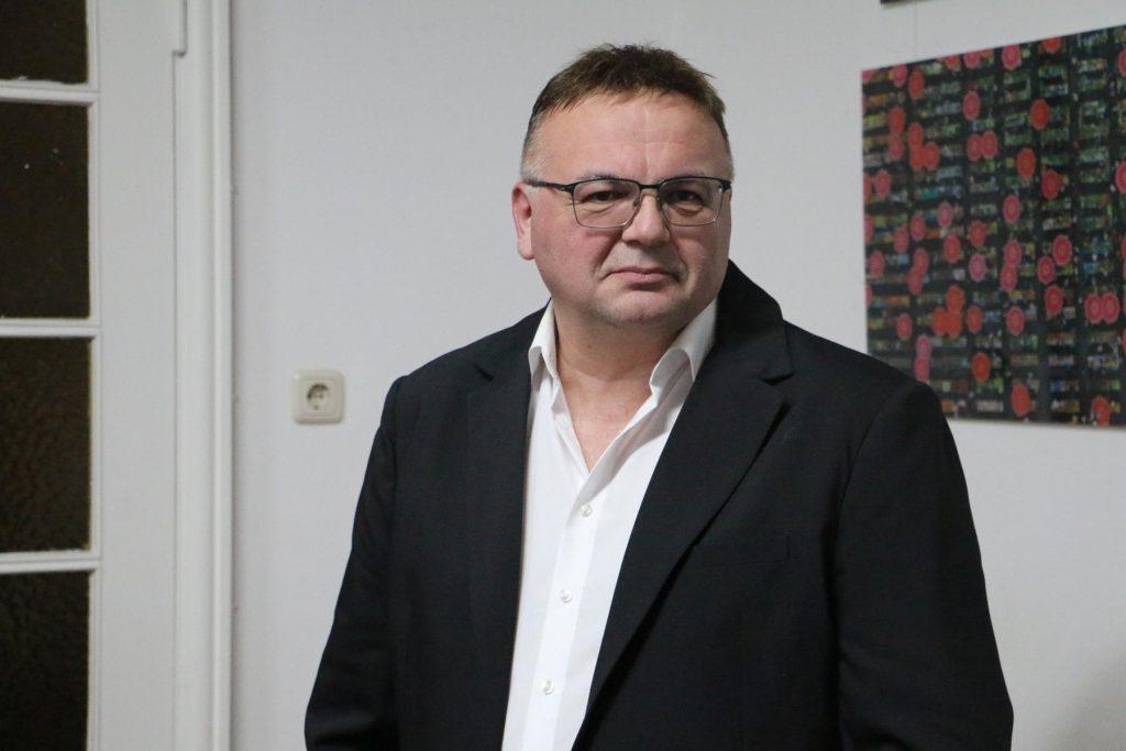 LJUBINKU ŠIPURI U MÜNCHENU URUČENA VEČERNJAKOVA DOMOVNICA: Dok je trajao izbor čak su i načelnik i ravnatelj škole u BiH pozivali na glasovanje Ljubinko Šipura / Foto: Fenix (Marija Lovrić Holenda)
