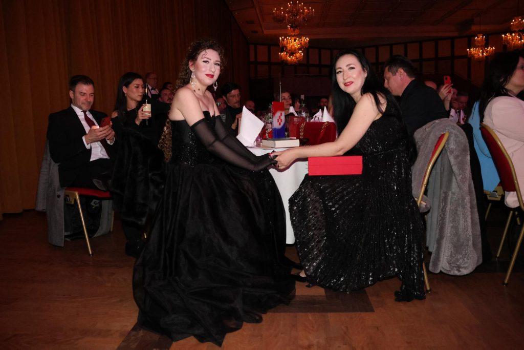 Glorija Nedić Korte s majkom / Foto: Fenix (Željko Cindrić)